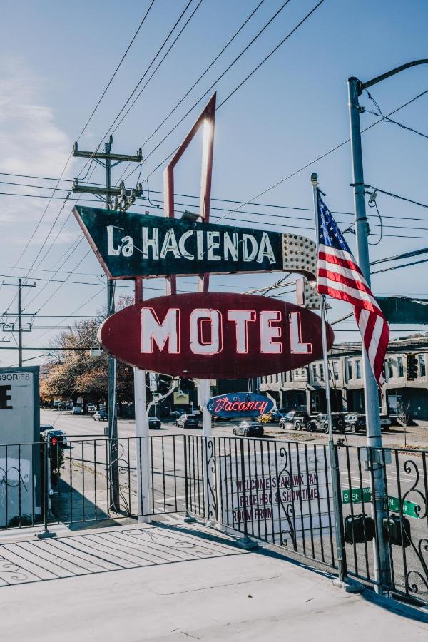 La Hacienda Motel — photo 1
