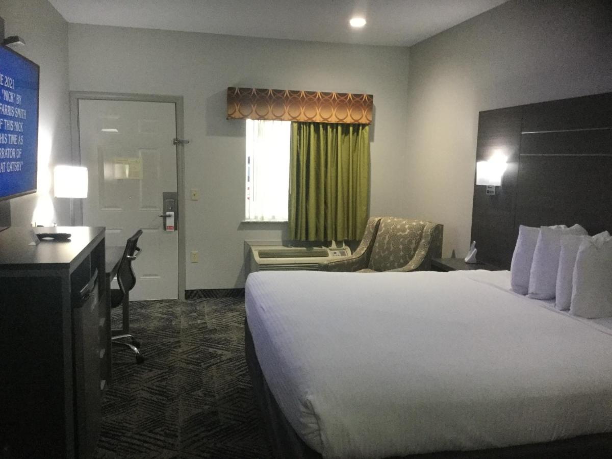 Muskogee Inn and Suites — photo 1