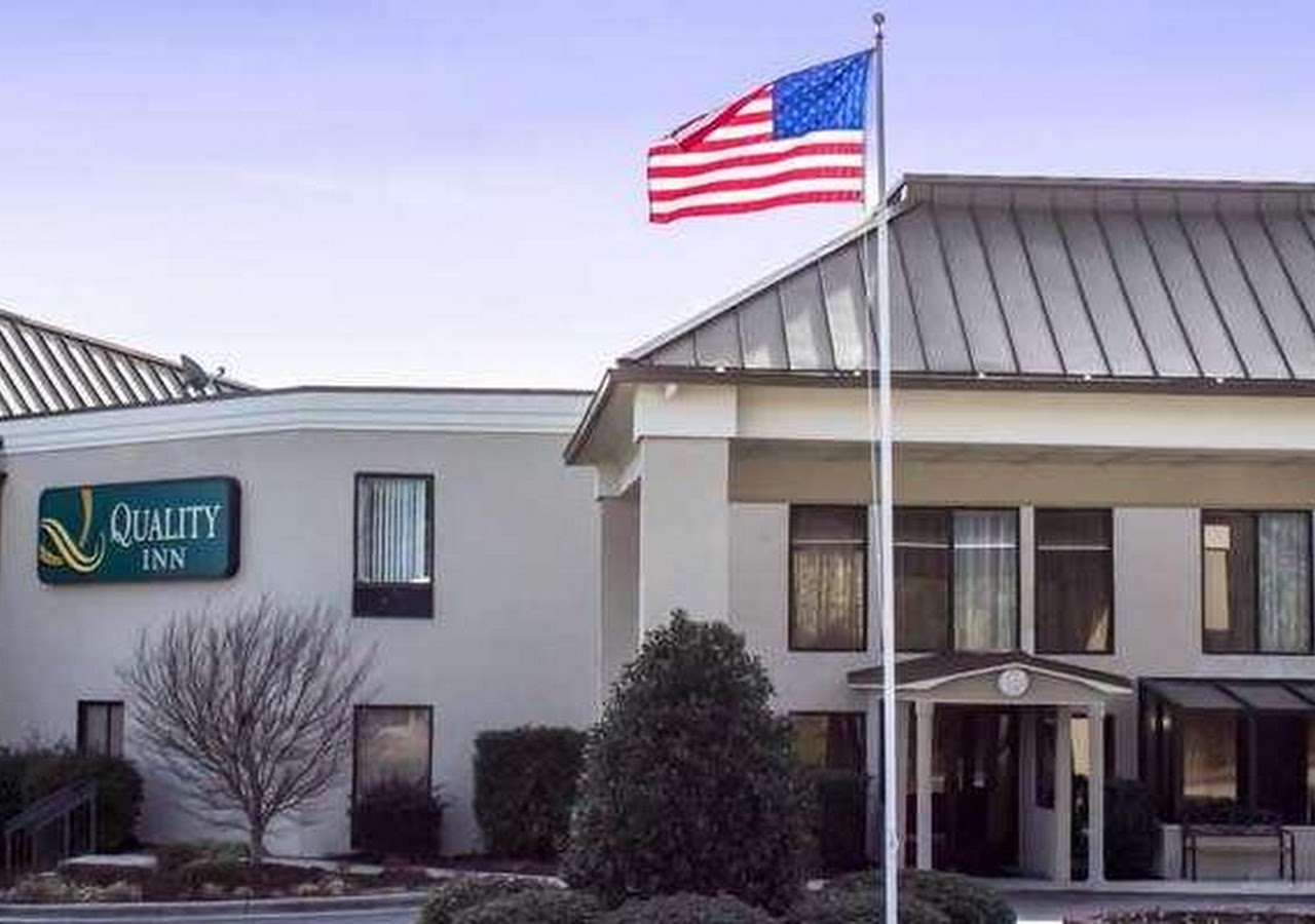 Travel Inn & Suites — photo 1