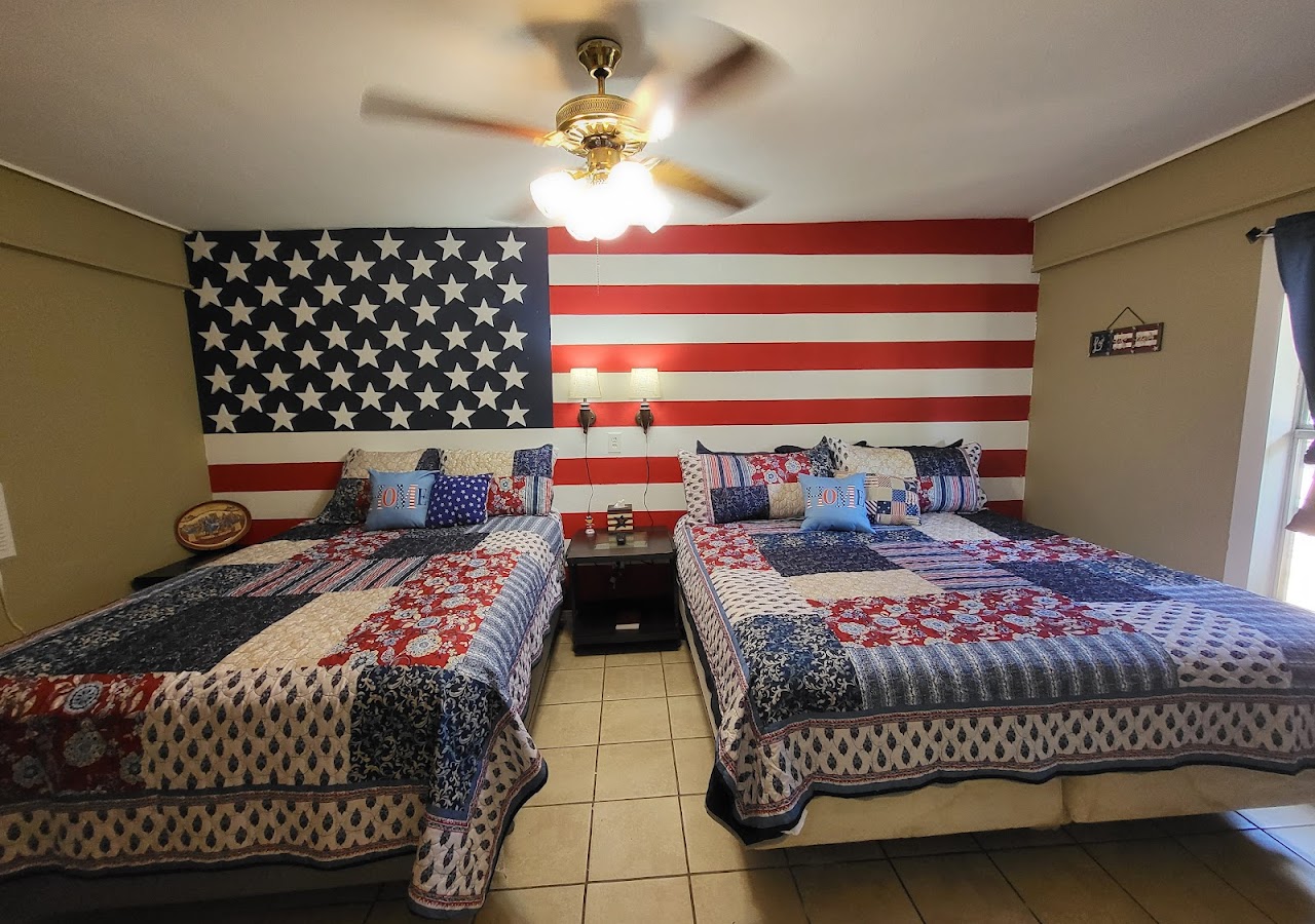 Hill Country Lodge & Mini Storage — photo 1