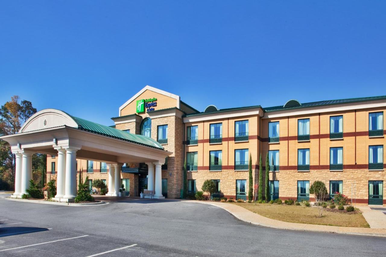 Holiday Inn Express & Suites Macon — photo 1