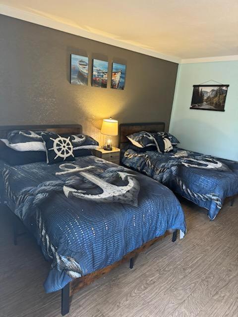 White's Motel & Sports Lounge — photo 1