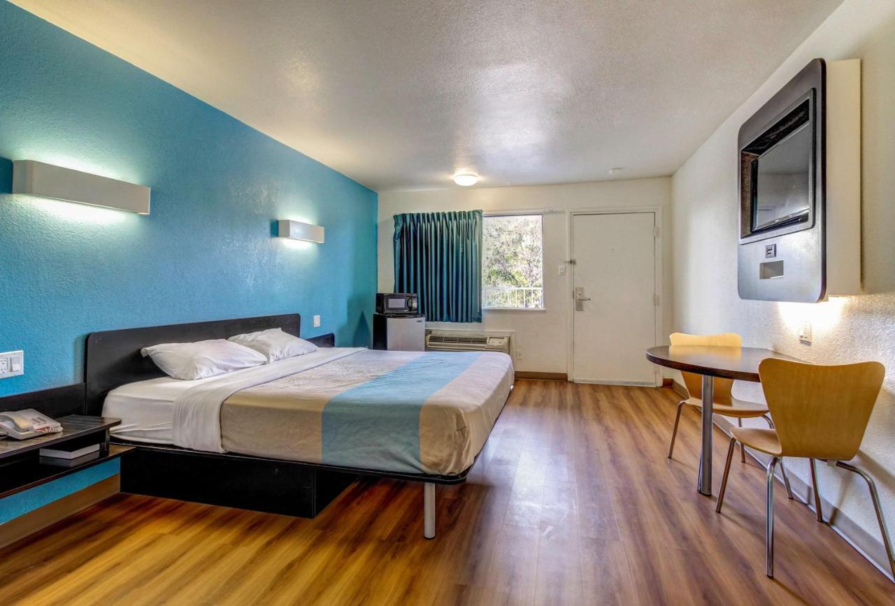 Motel 6 Waco — photo 1