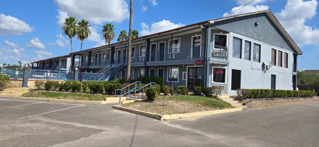 Deluxe Inn - Airport — photo 1