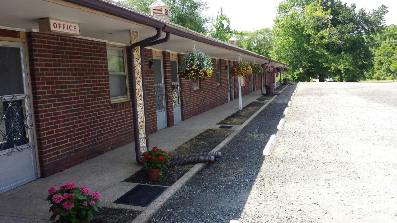 Slumberland Motel — photo 1