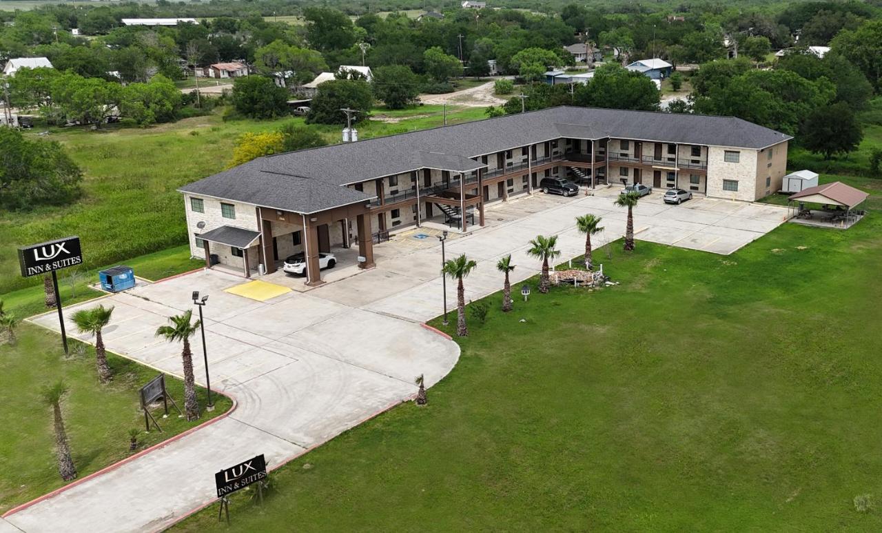Lux Inn & Suites — photo 1