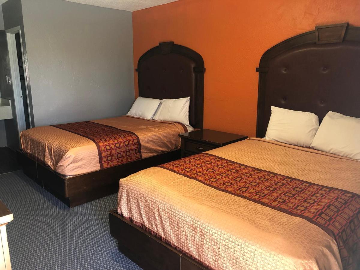 Executive Inn & Suites — photo 1