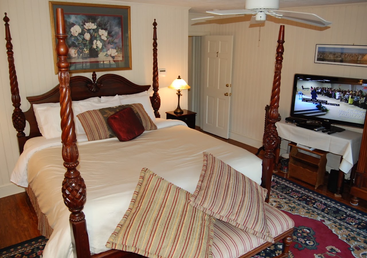 Colonels B & B — photo 3