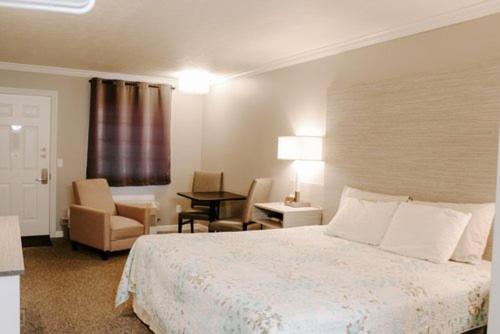 Berlin Village Inn — photo 1