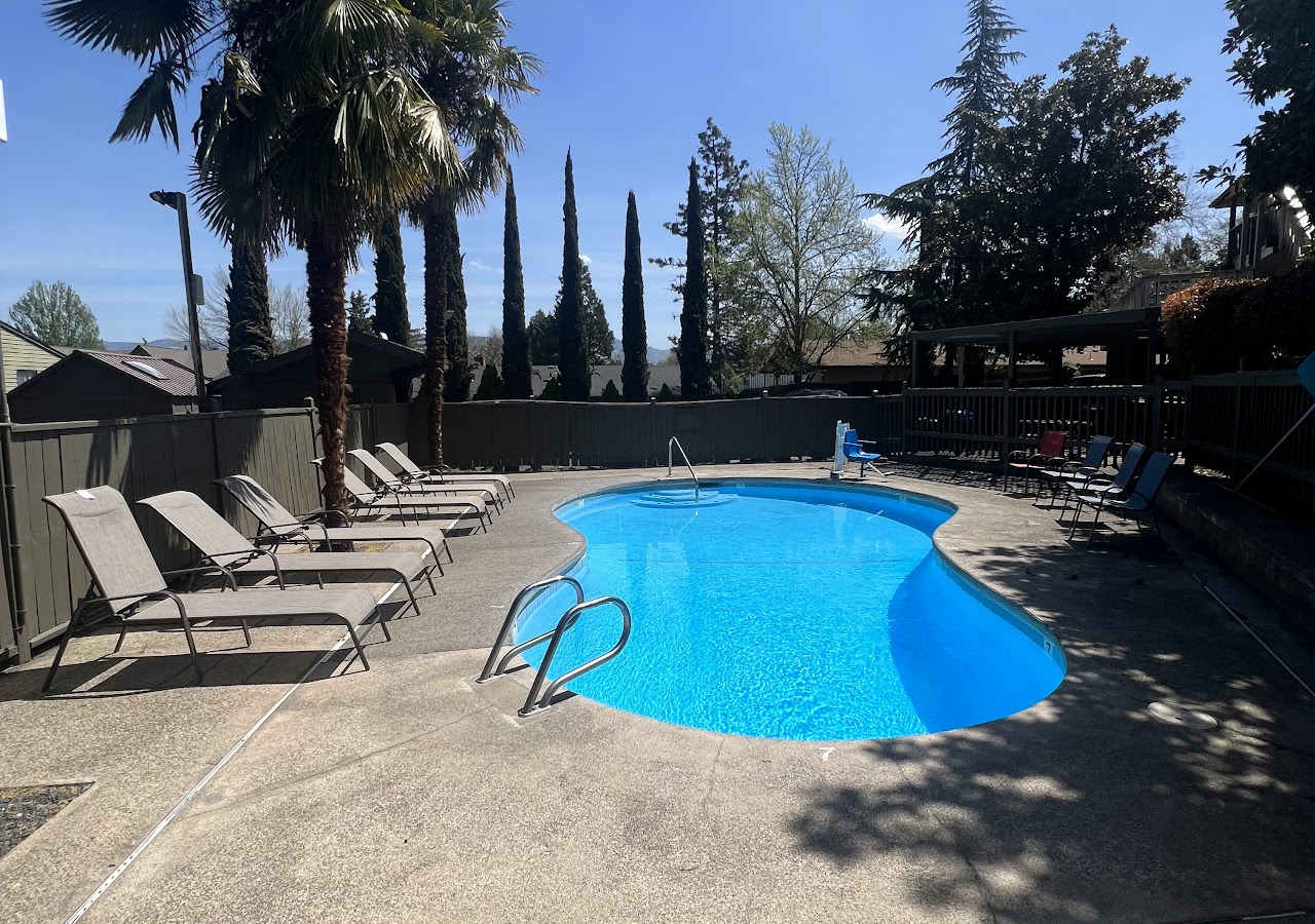 Cedarwood Inn Hotel — photo 3