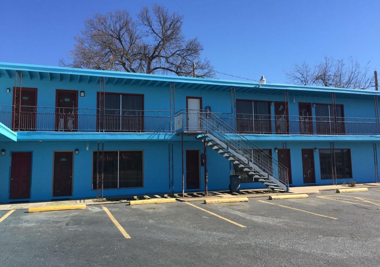 Sundown Inn — photo 1