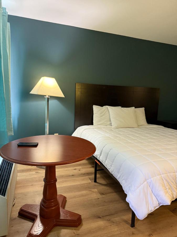Country Club Inn & Suites — photo 1