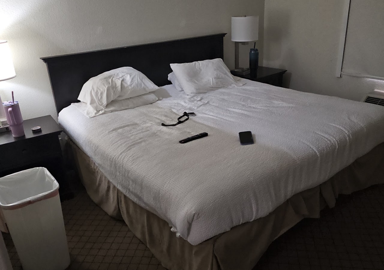 CASH REWARDS INN & SUITES — photo 2