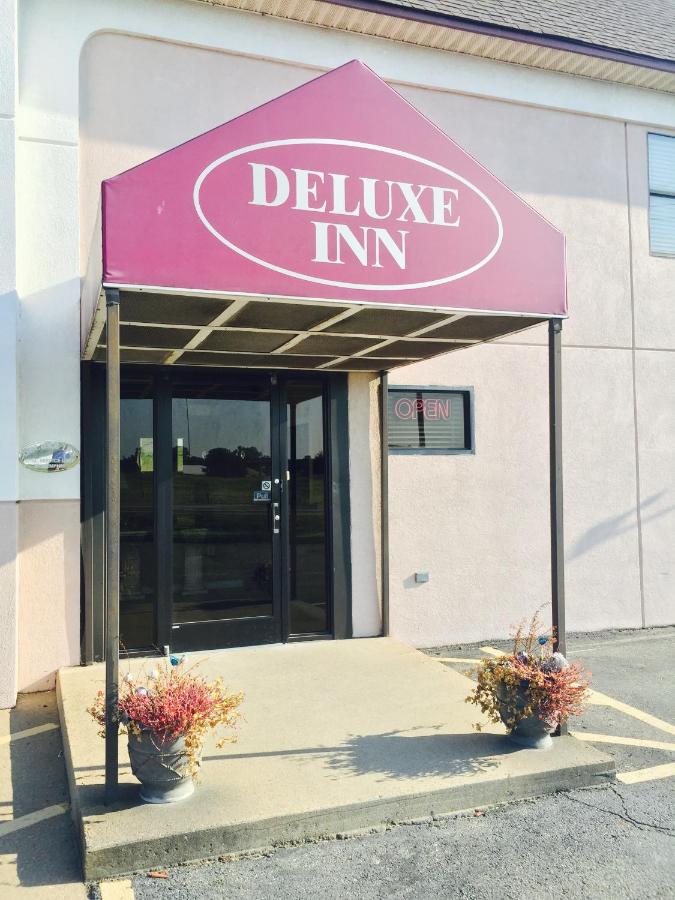 Deluxe Inn — photo 1