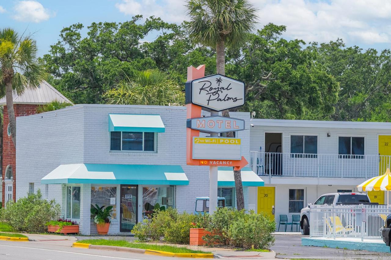 Royal Palms Motel — photo 1