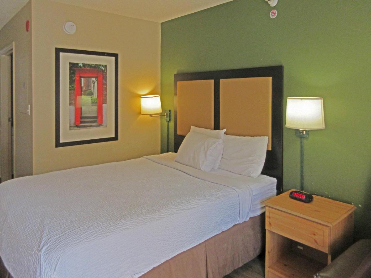 City Studios Inn and Suites — photo 1
