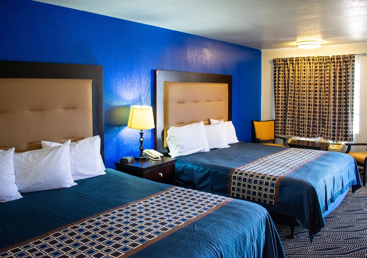 Blue Jay Inn and Suites — photo 2