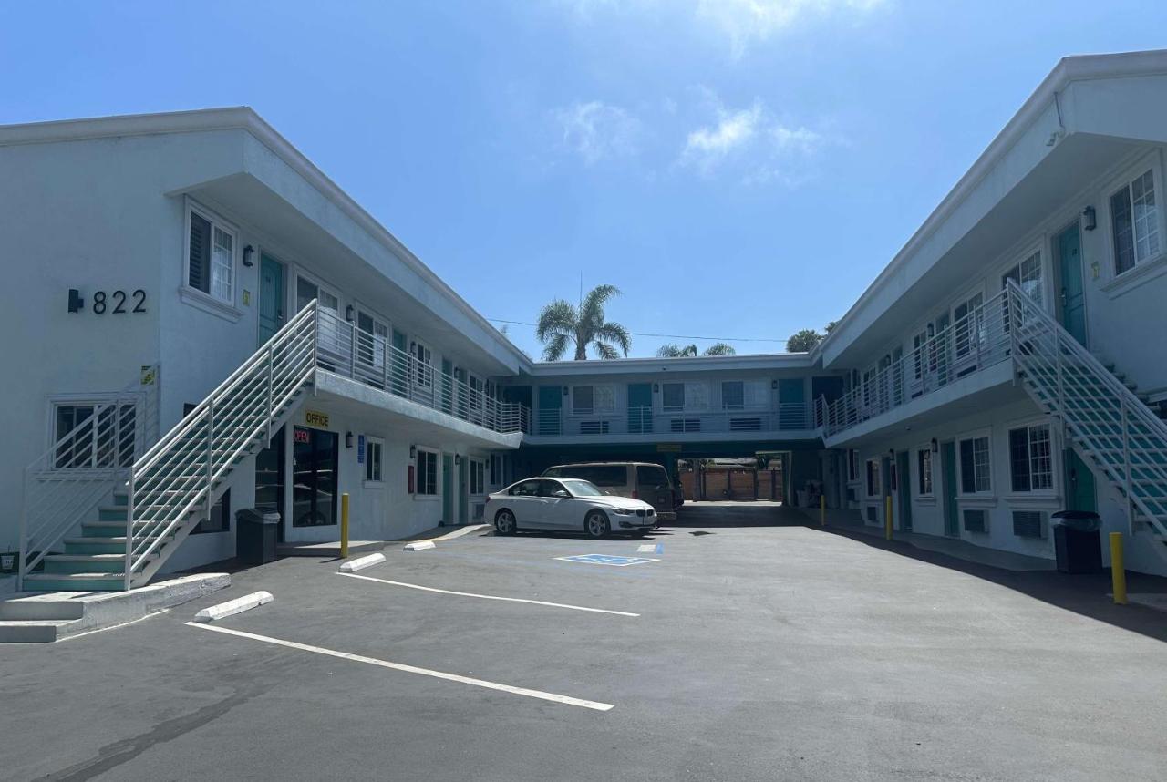 Super 8 by Wyndham Oceanside Downtown — photo 1