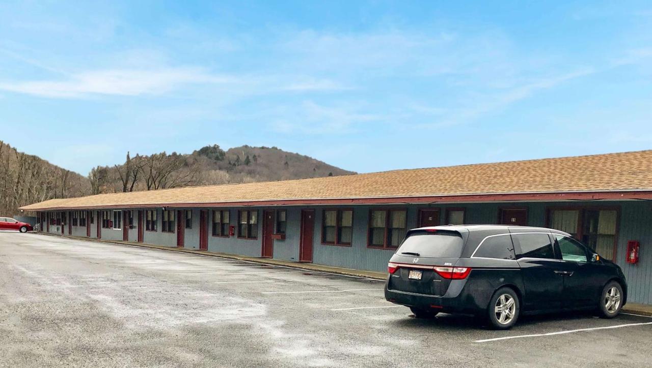 Pleasant Valley Motel West Stockbridge — photo 1