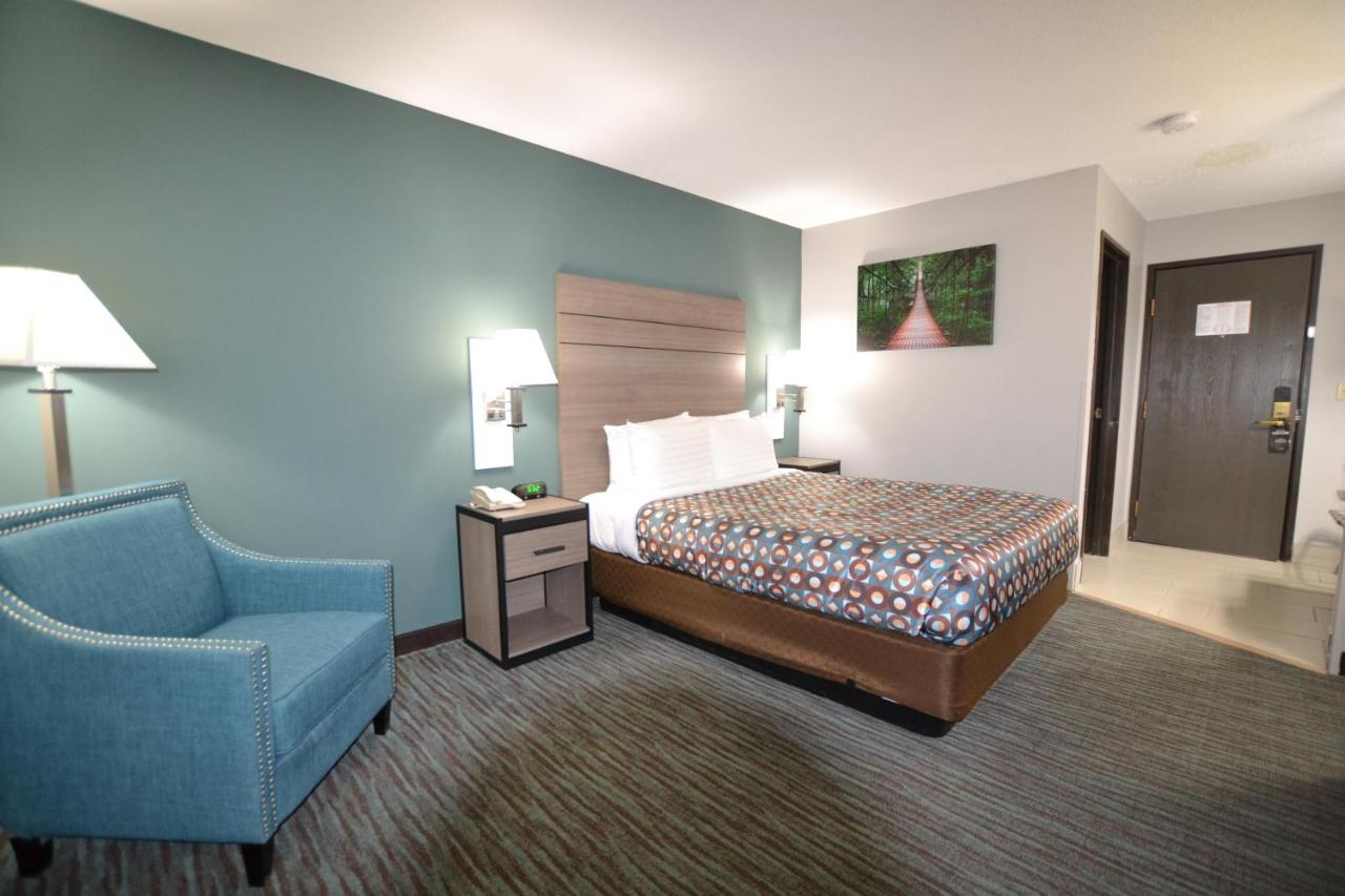 Countryside Inn & Suites, Council Bluffs, IA — photo 1