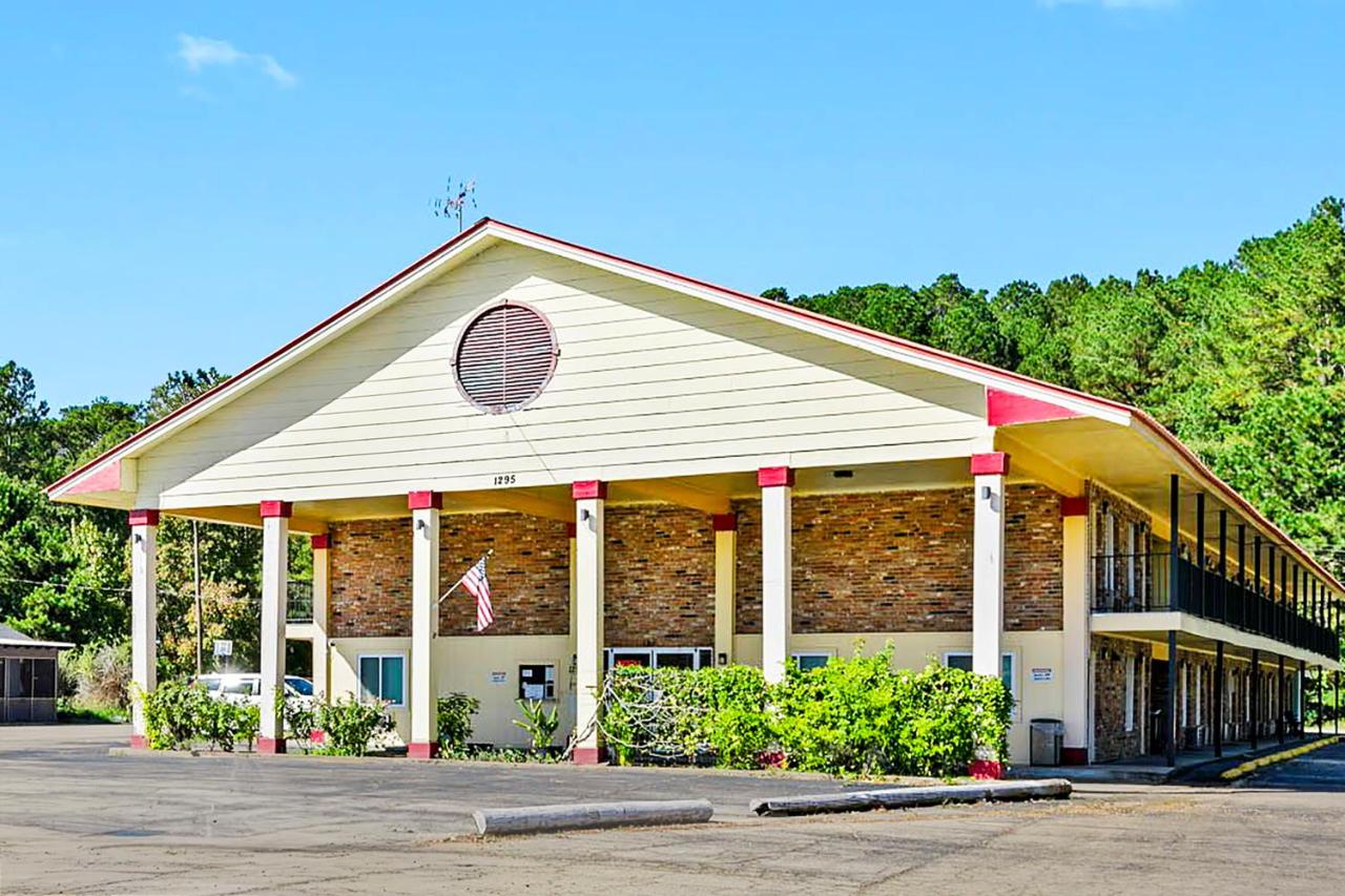 Jeffersonian Motor Inn — photo 1