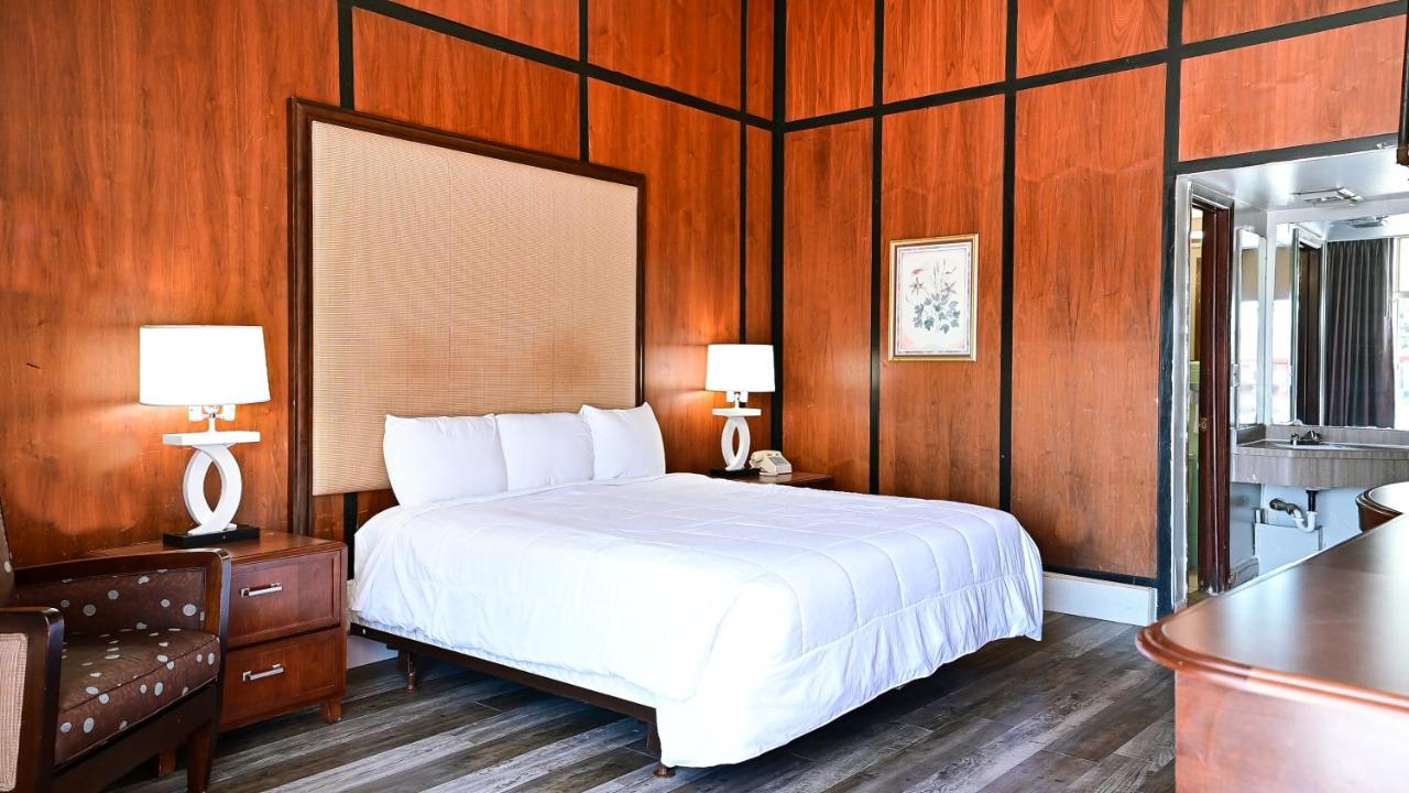 Oaks Motel — photo 1