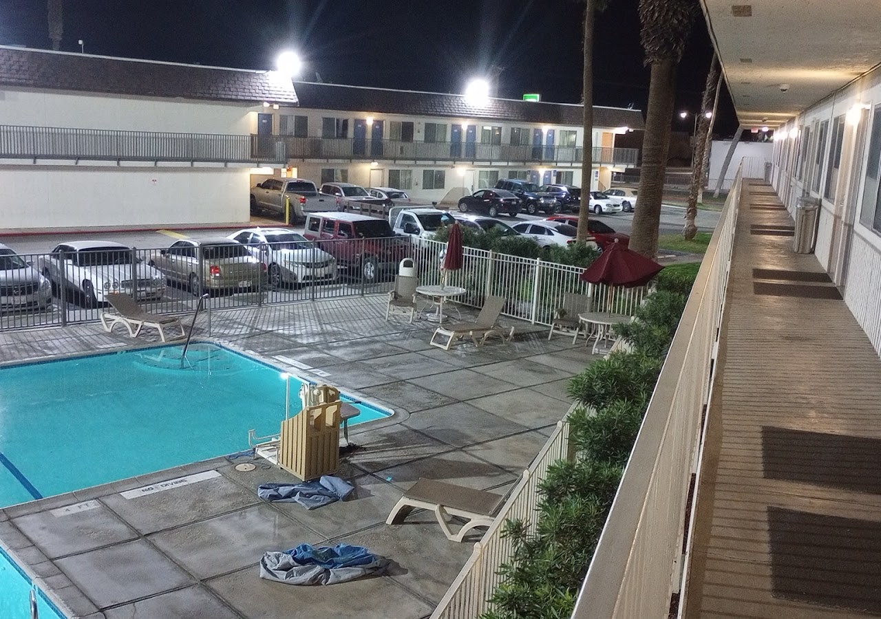 Motel. Super8 In Indio — photo 3