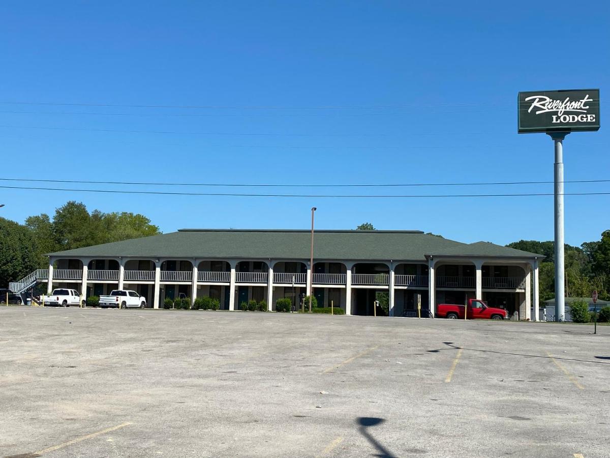 Riverfront Lodge — photo 1