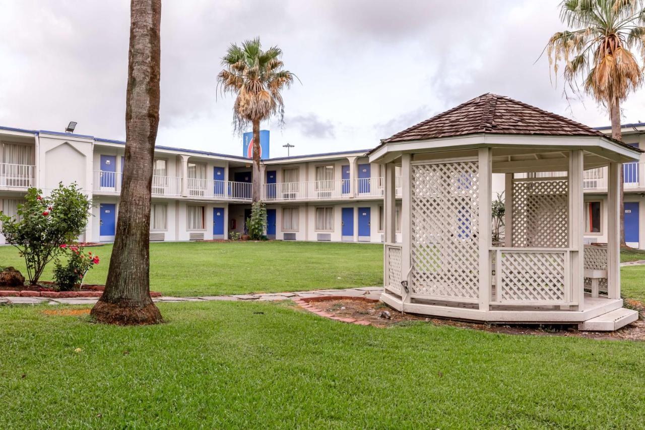 Motel 6-Houston, TX — photo 1