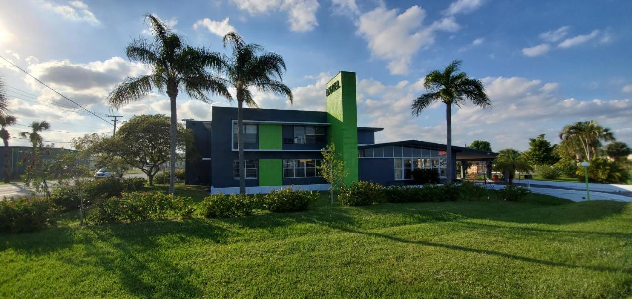 Relax Inn-Fort Pierce — photo 1
