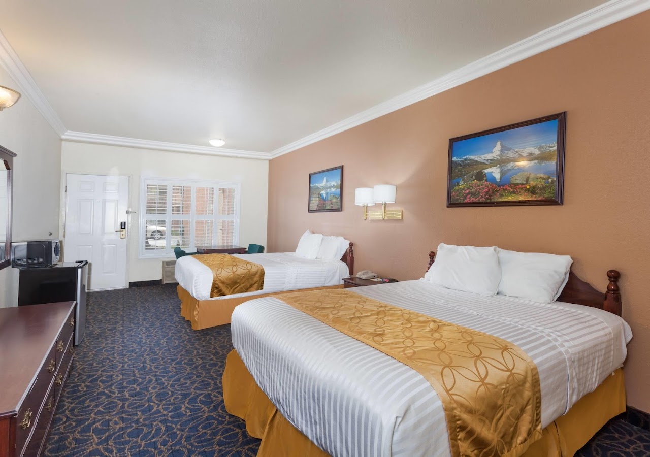 GuestHouse Inn & Suites South Gate — photo 2