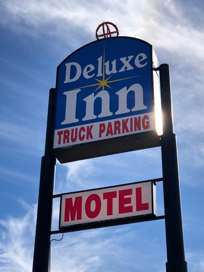 Deluxe Inn Motel — photo 1
