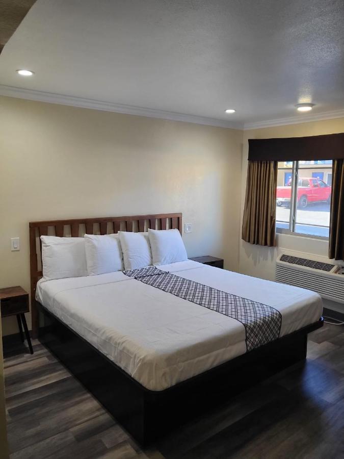Budget Inn — photo 1