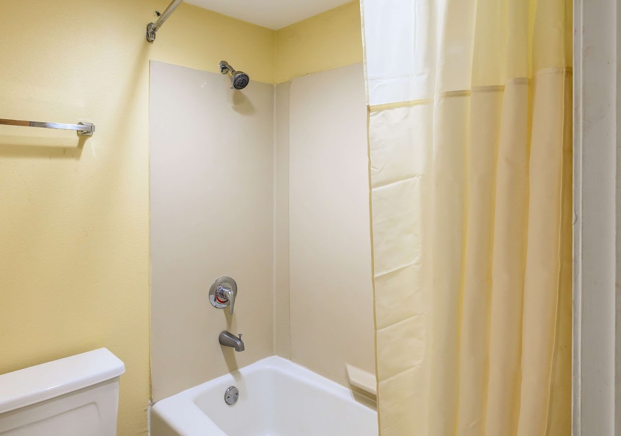 New Orleans East Hotel — photo 3