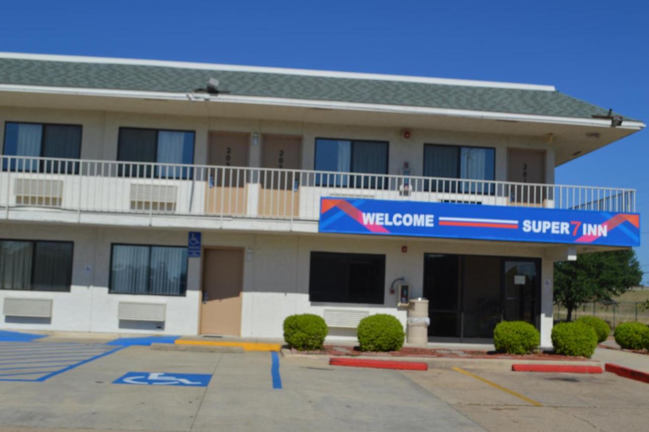Super 7 Inn — photo 1
