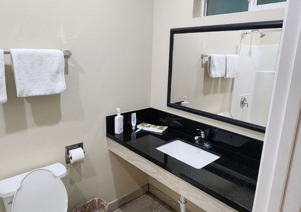 Castaway Motel — photo 3