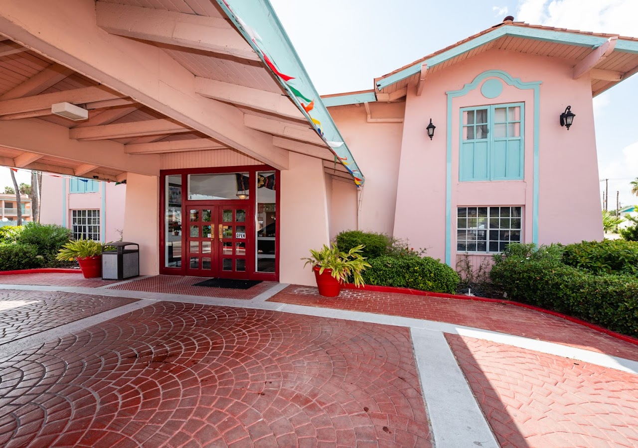 University Inn & Suites — photo 1