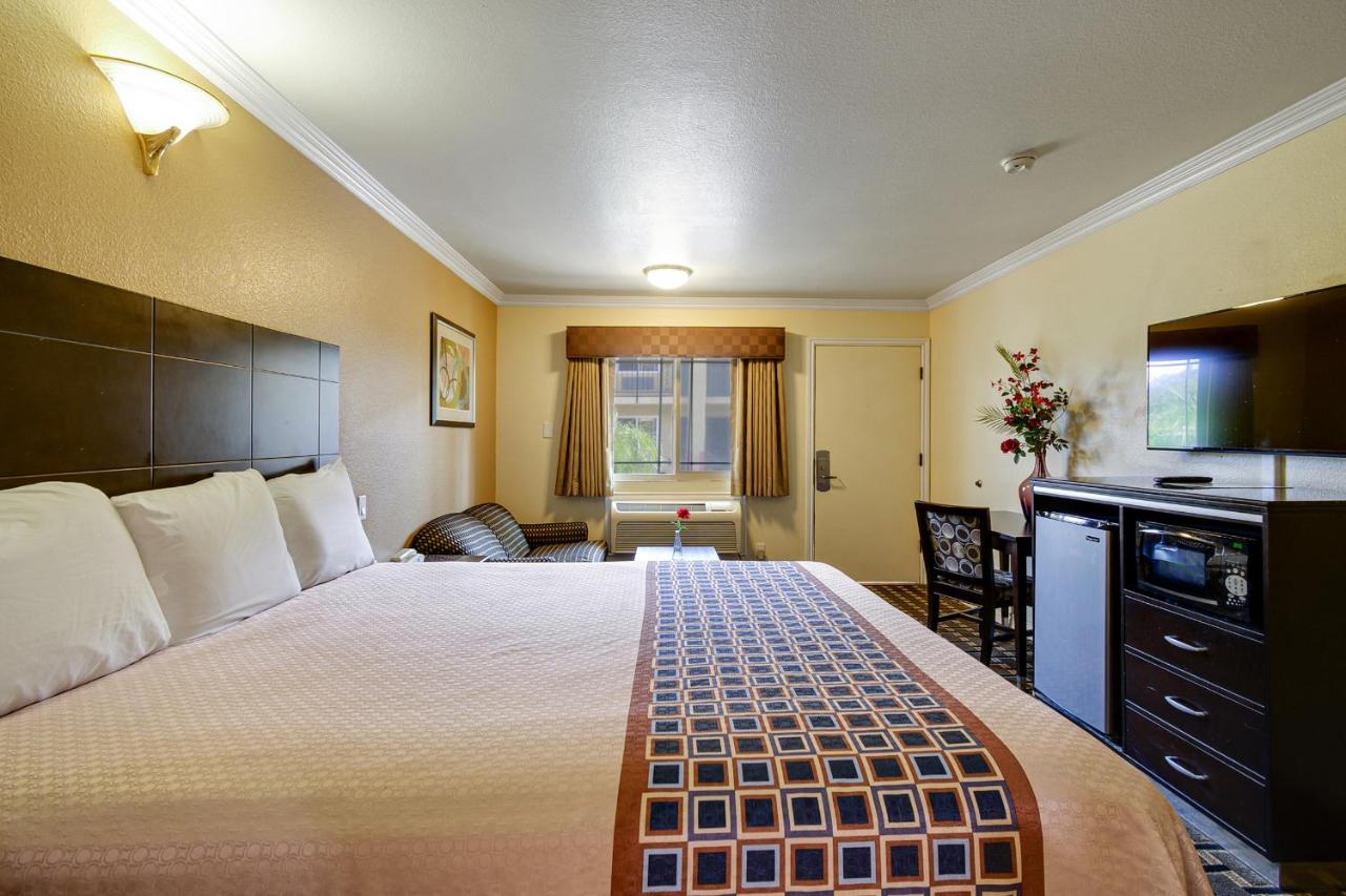 Hacienda Inn — photo 1