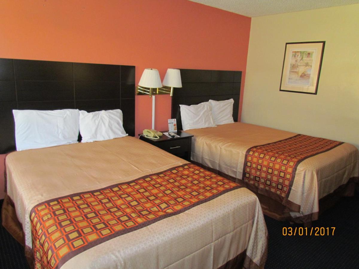 Travelers Lodge Beatrice — photo 1