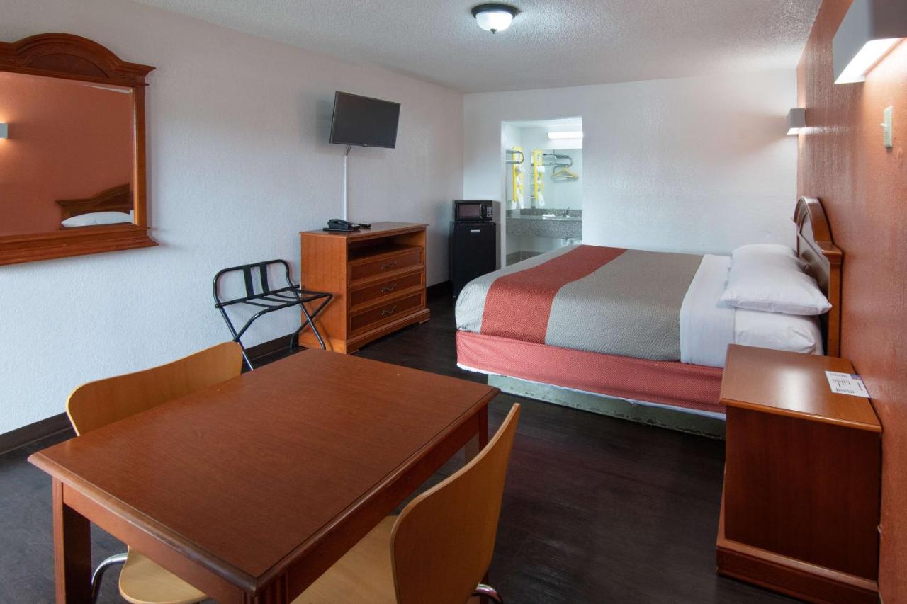 Coliseum Motel — photo 1