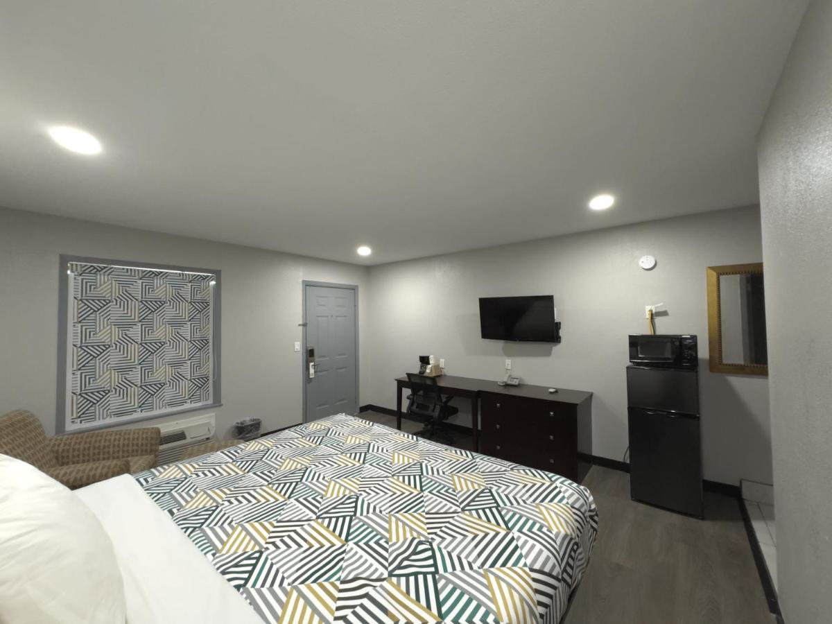 Relax Inn McGehee — photo 1