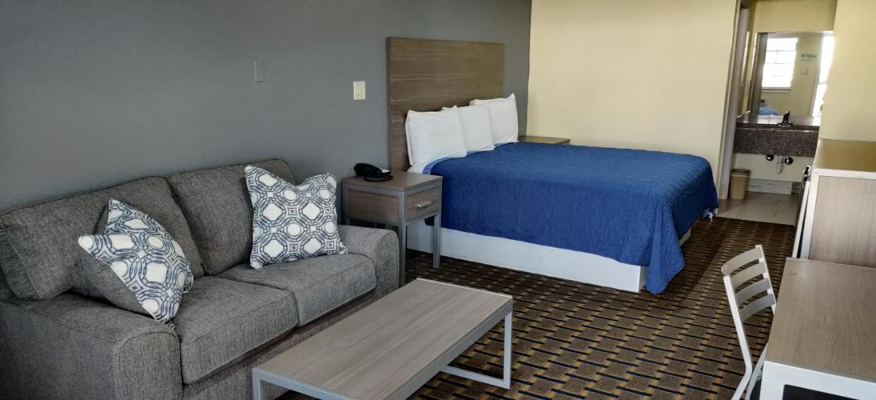Ameristay Inn & Suites — photo 1