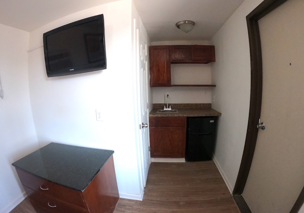 Rest Inn - Elizabeth, NJ — photo 3