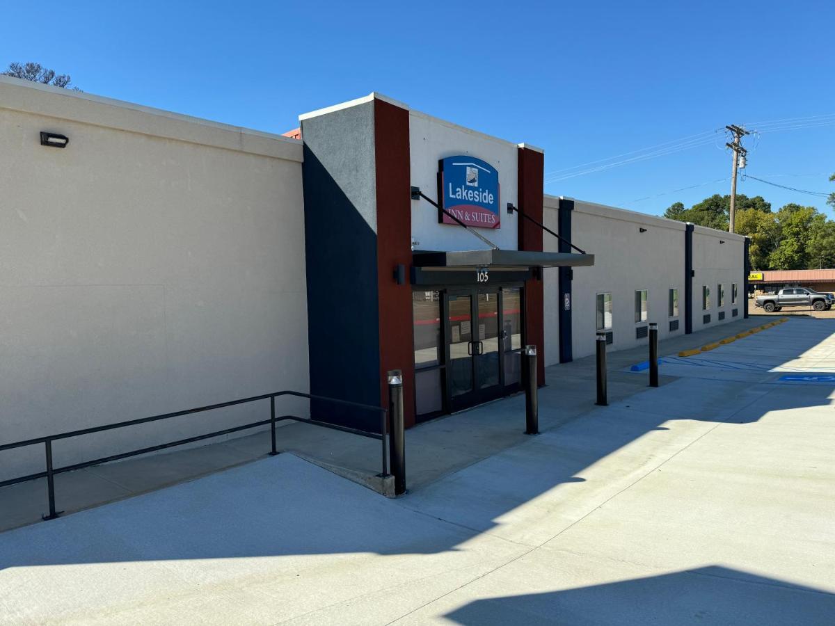 Lakeside Inn and Suites — photo 1