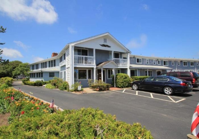 Village Green Motel — photo 1