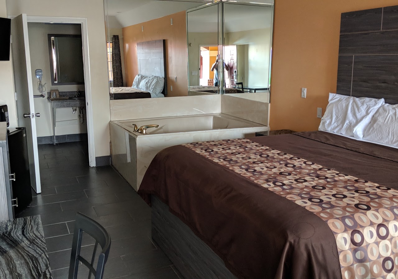 Regency Inn And Suites — photo 2