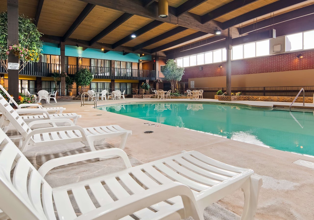 Crossroad Hotel & Event Center — photo 3