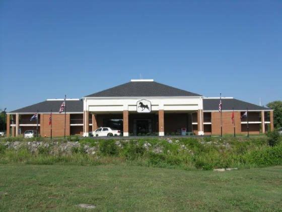Walking Horse Lodge Lewisburg — photo 1