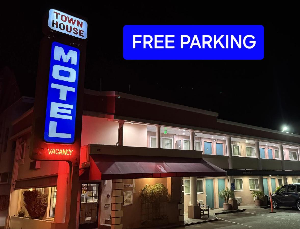 Townhouse Motel — photo 1