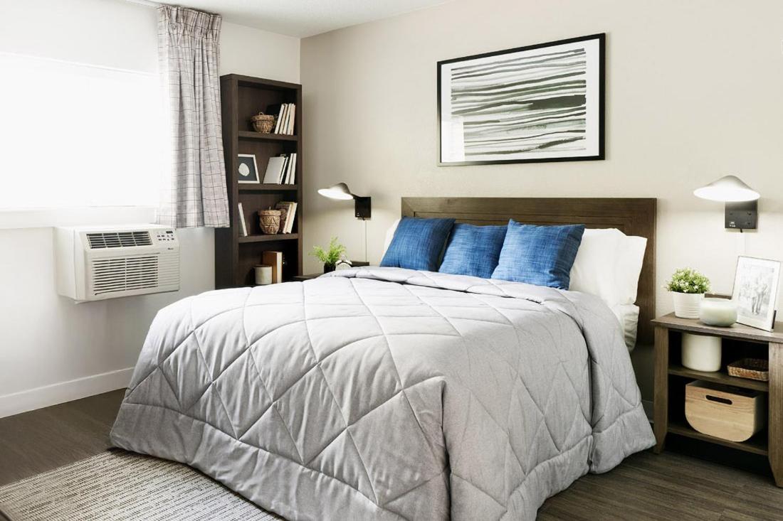 Select Inn & Suites — photo 1